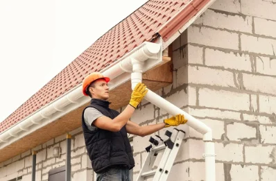 Pose et remplacement de gouttières à Montigny